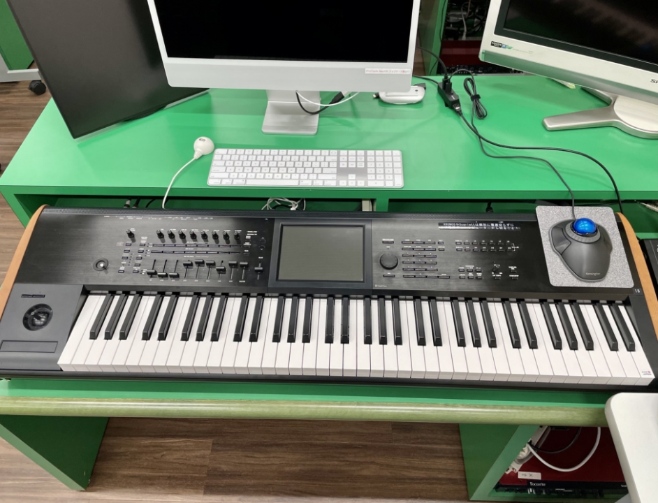 実際に入試で使用する備え付けのキーボード（KORG／KRONOS 2 (73key Model)）